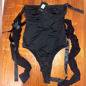 Fashion Nova Black Bodysuit Sleeve Set